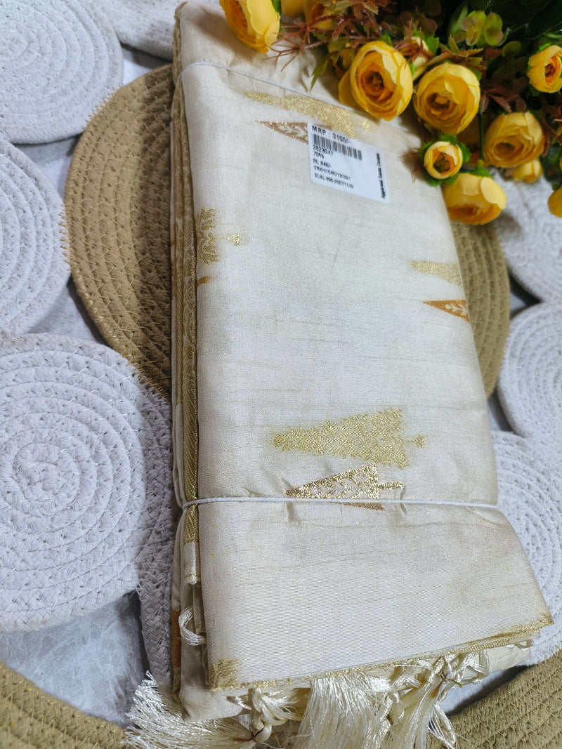 Sophisticated Ivory and Gold Traditional Saree with Minimalist Zari