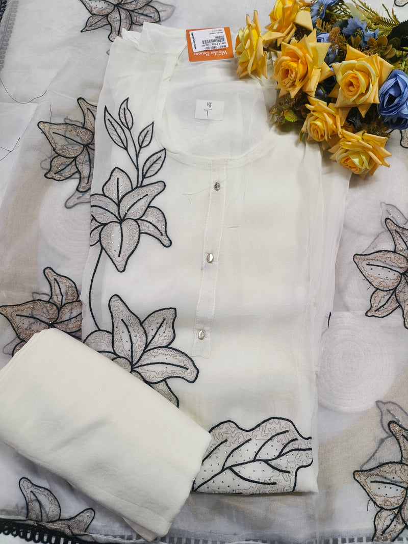 Chic Off-White Floral Appliqué Suit Set